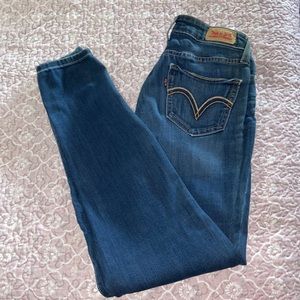 Skinny Levi’s jeans